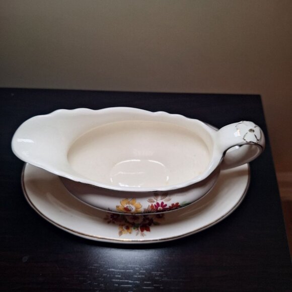 Royal Staffordshire Gravy Boat England Floral Saucer Plate 2 Piece Set Wilkinson - Picture 3 of 8